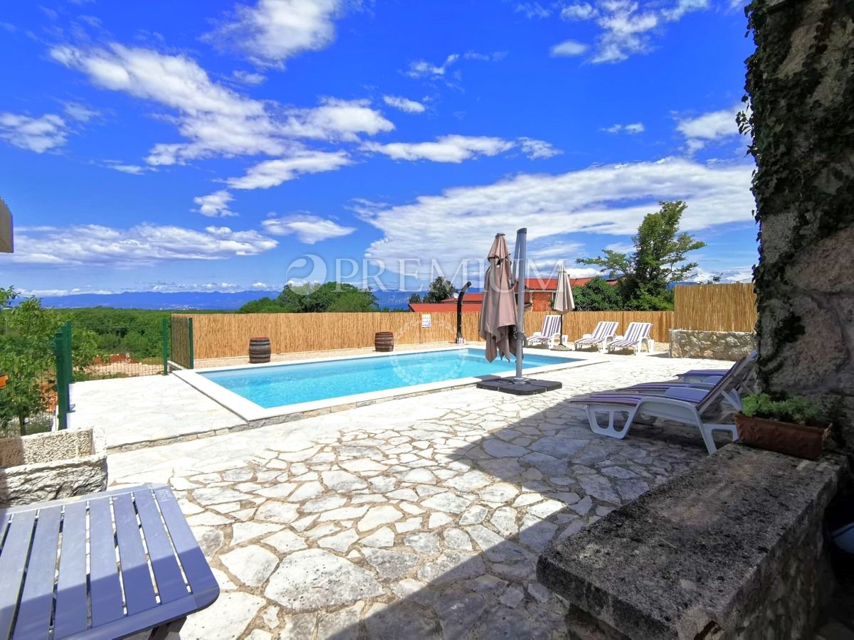 Okolica Malinske, kamnita hiša z bazenom in vrtom!