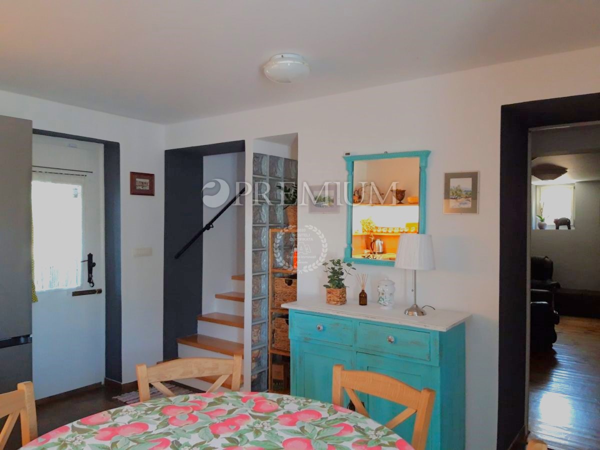 Okolica Malinske, kamnita hiša z bazenom in vrtom!