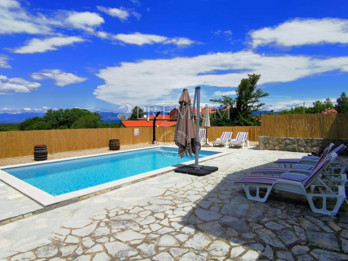 Okolica Malinske, kamnita hiša z bazenom in vrtom!