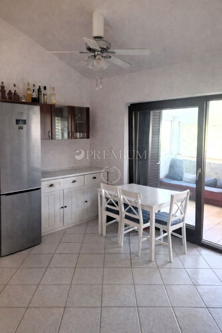 Punat, apartma z vrtom, 500 m od morja!