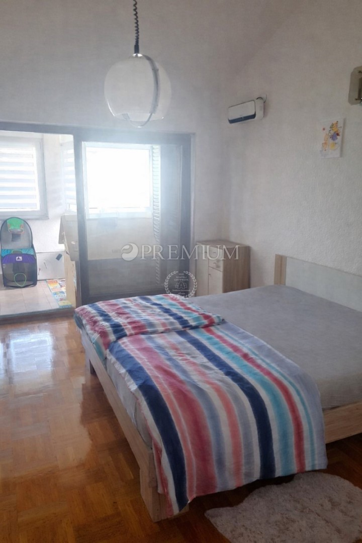 Punat, apartma z vrtom, 500 m od morja!