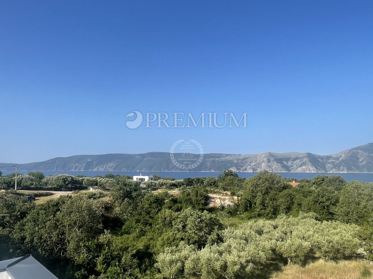 Okolica mesta Krk, luksuzna novogradnja, s pogledom na morje in bazenom!