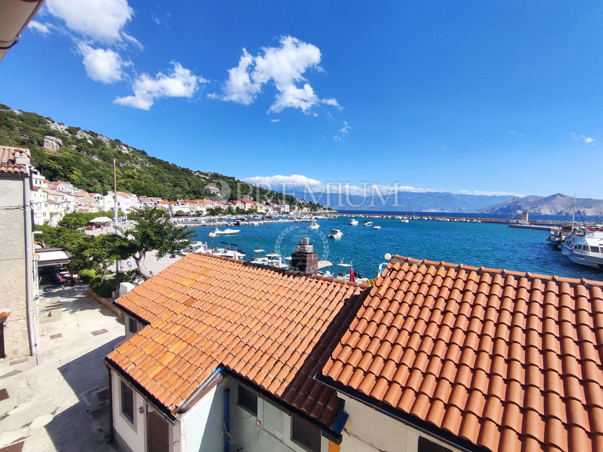 Baška, prodaja dvoetažni apartma, druga vrsta do morja!