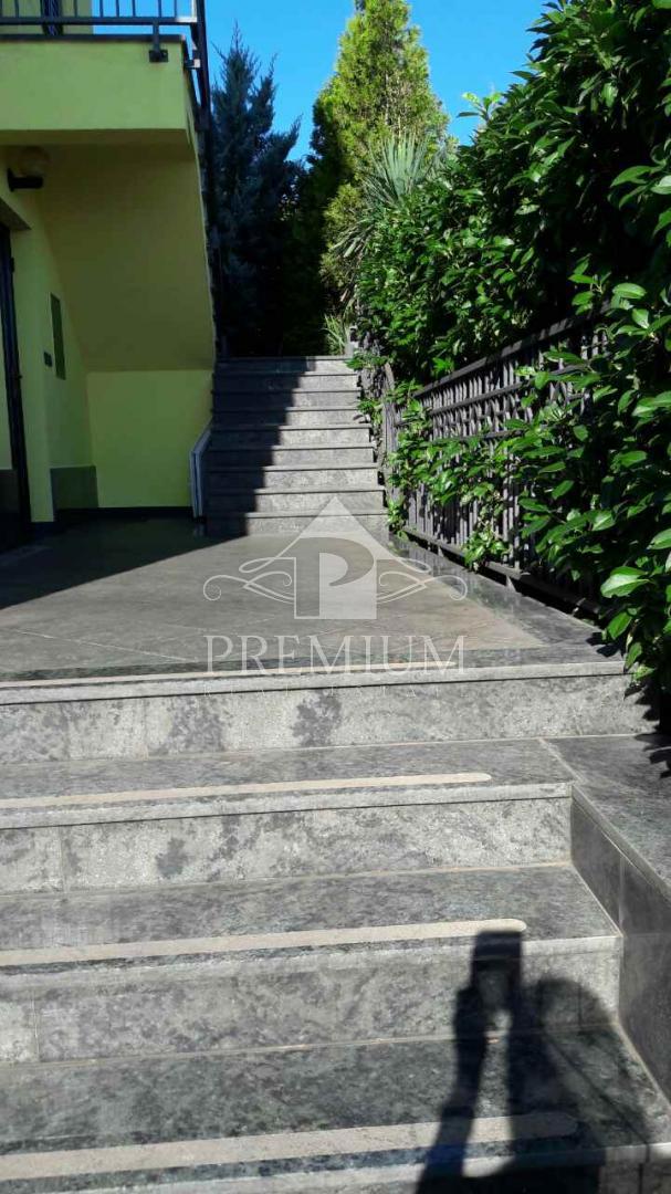 STANOVANJE 97,76 m2 S ČUDOVITIM POGLEDOM NA KVARNER