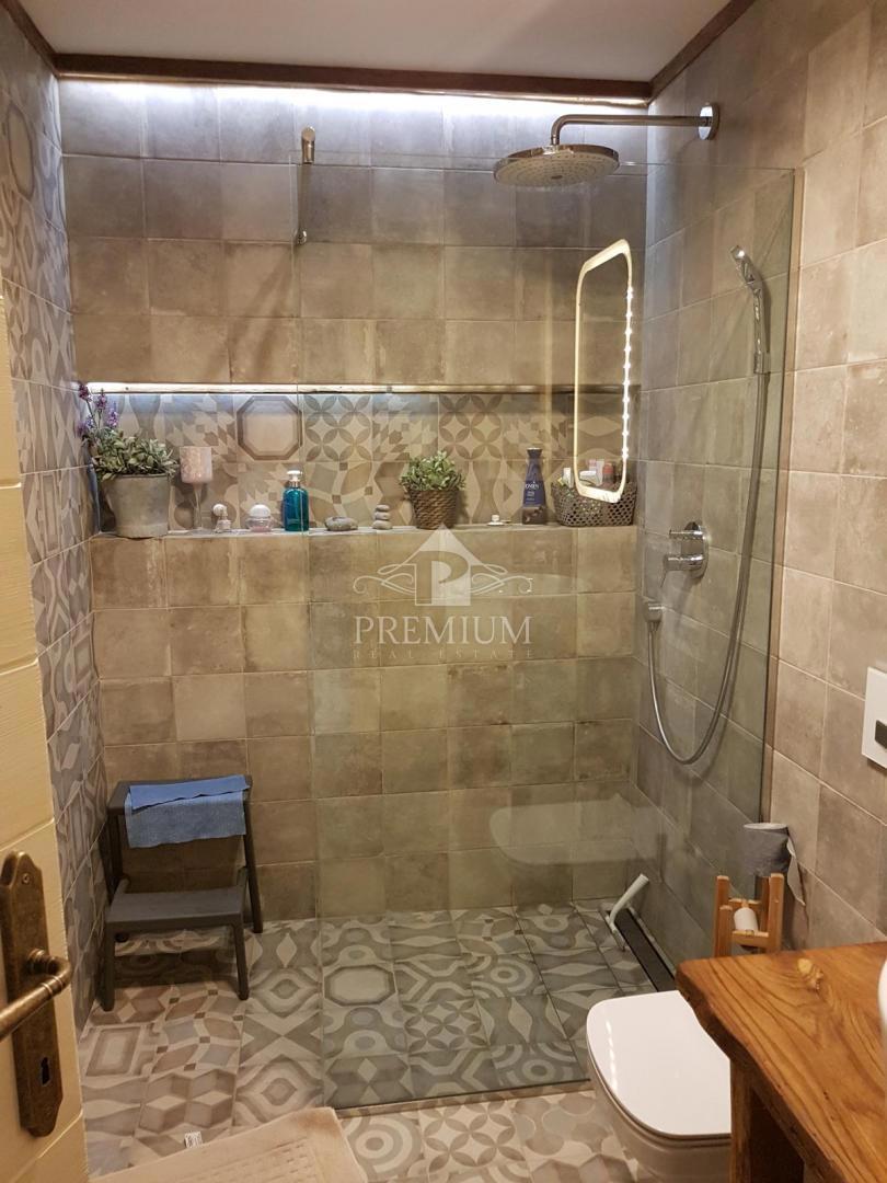 ČUDOVITA RENOVIRANA STANCIJA Z BAZENOM