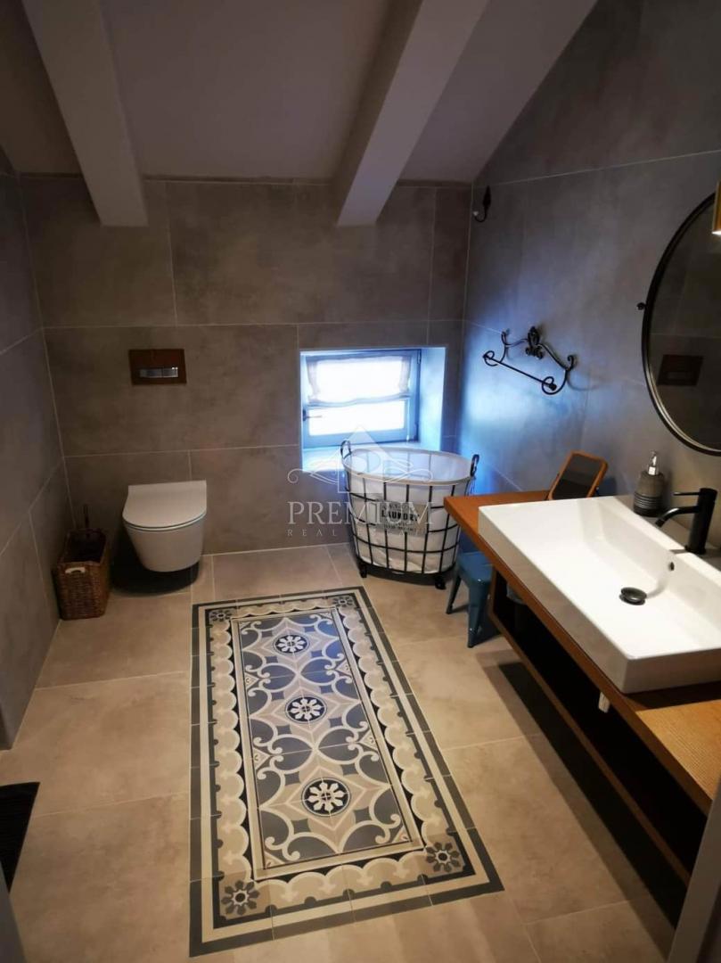 ČUDOVITA RENOVIRANA STANCIJA Z BAZENOM