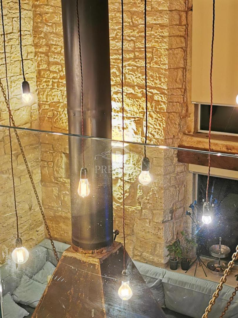 ČUDOVITA RENOVIRANA STANCIJA Z BAZENOM