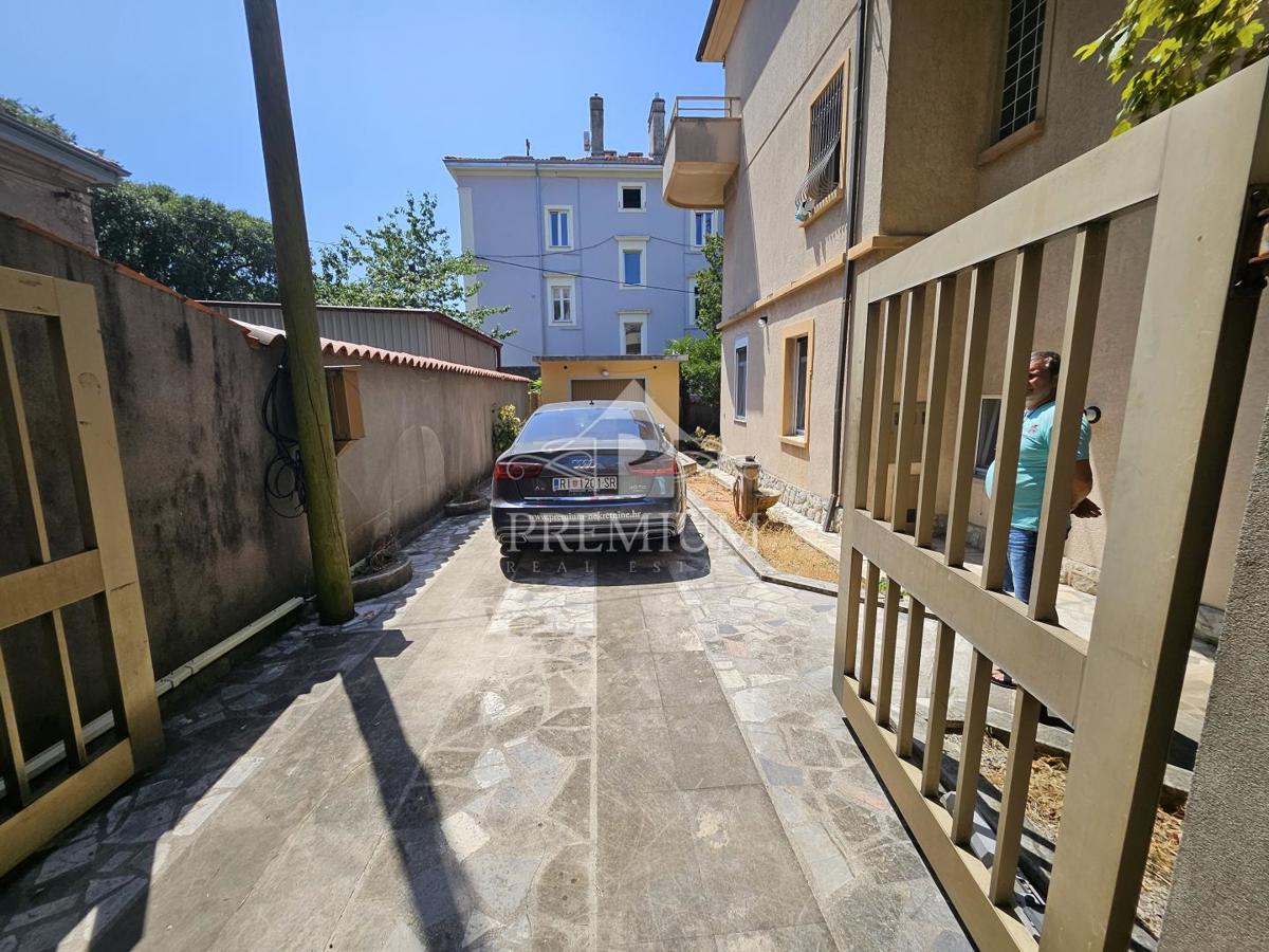 STANOVANJE V DVEH NADSTROPJIH, GARAŽA, VRT