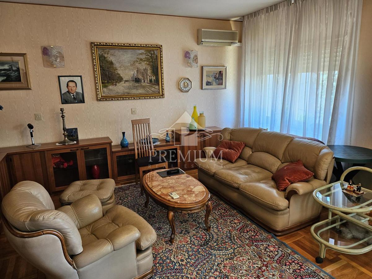 STANOVANJE V DVEH NADSTROPJIH, GARAŽA, VRT