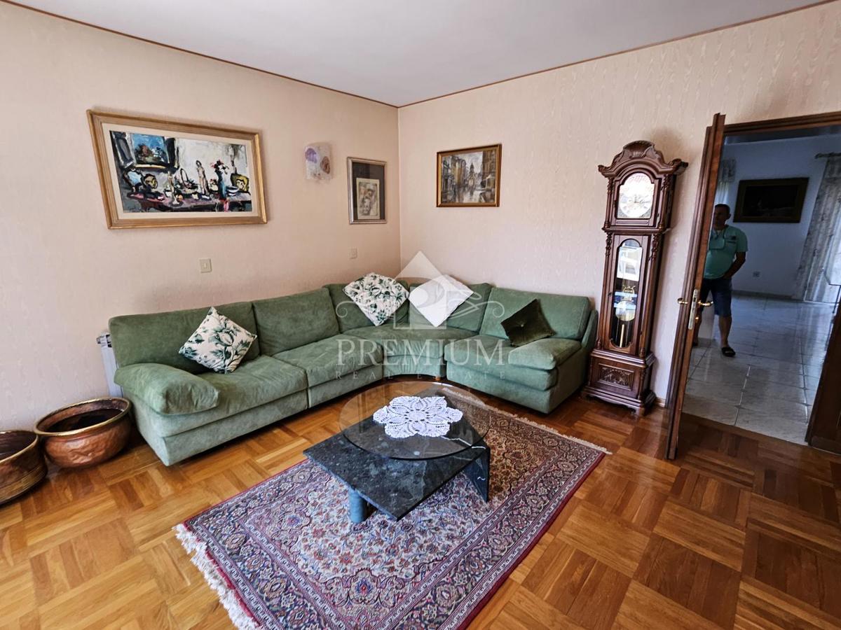 STANOVANJE V DVEH NADSTROPJIH, GARAŽA, VRT