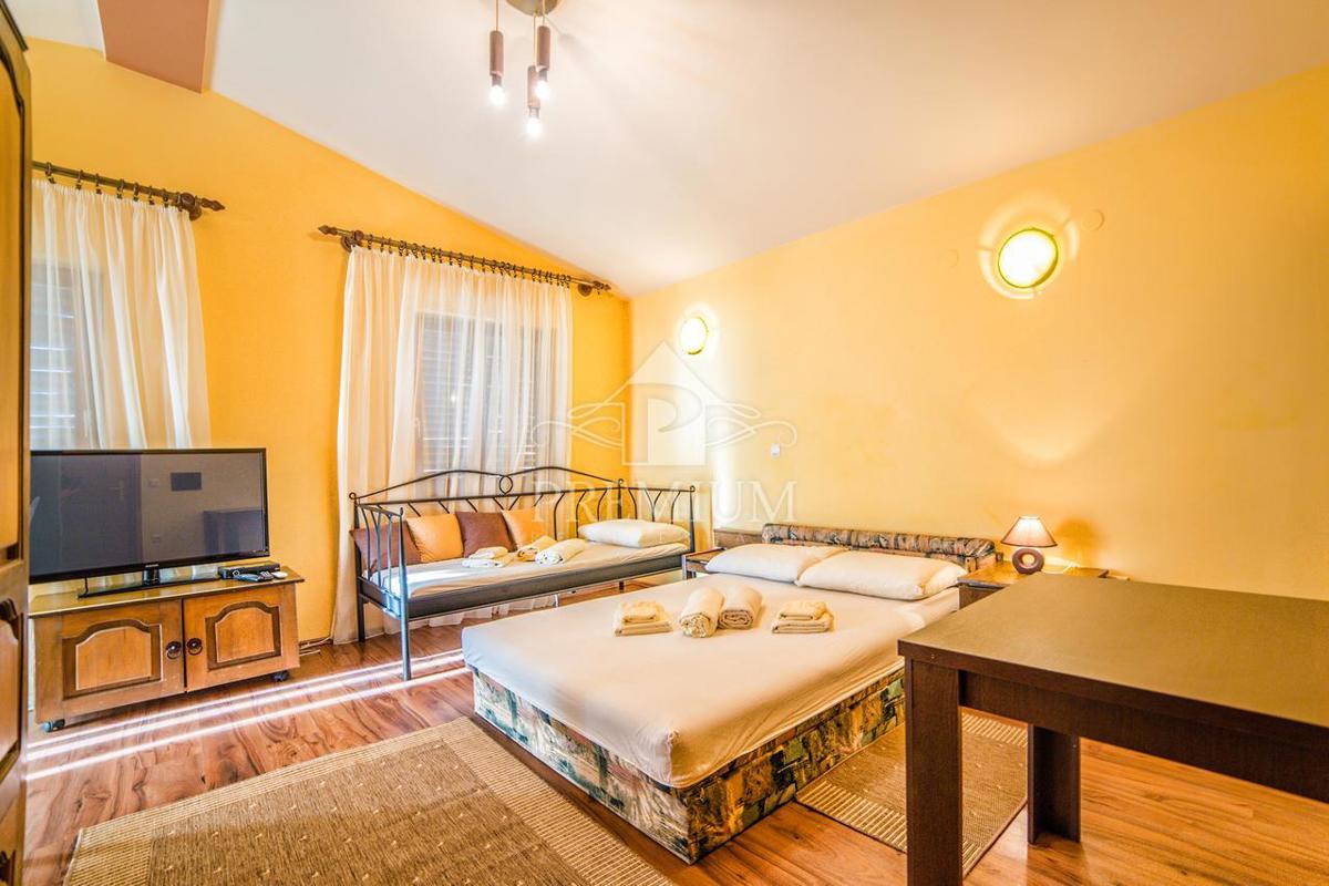 SAMOSTOJNA STANOVANJSKA HIŠA S PREKRASNIM RAZGLEDOM