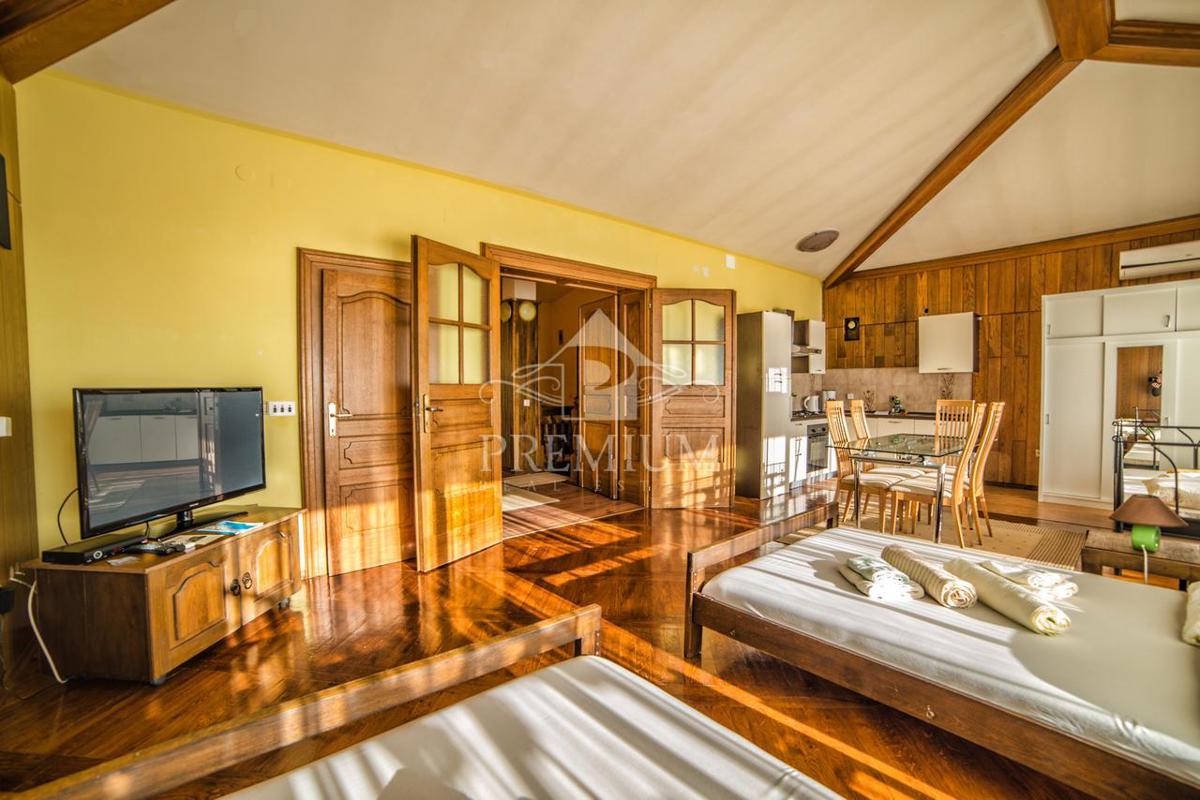SAMOSTOJNA STANOVANJSKA HIŠA S PREKRASNIM RAZGLEDOM