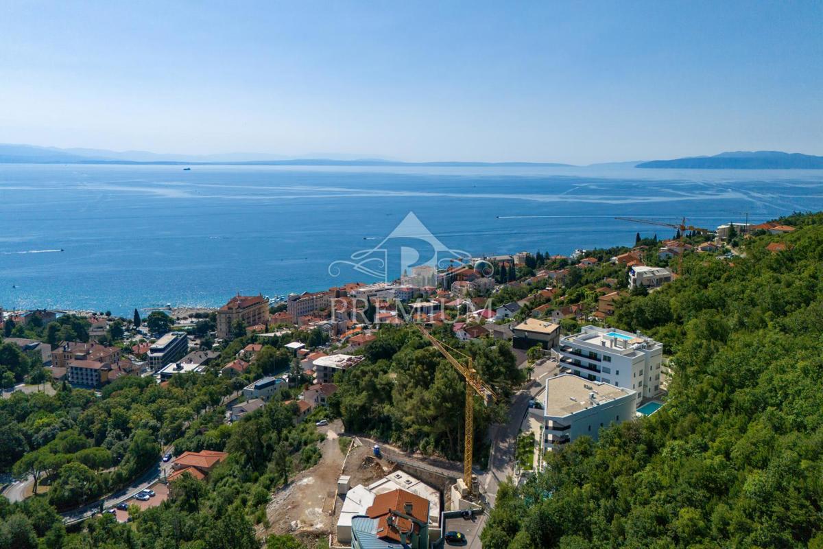 PENTHOUSE S PREKRASNIM RAZGLEDOM, DVIGALOM, GARAŽO