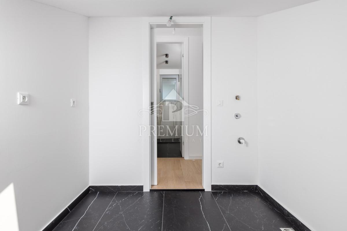 PENTHOUSE S PREKRASNIM RAZGLEDOM, DVIGALOM, GARAŽO