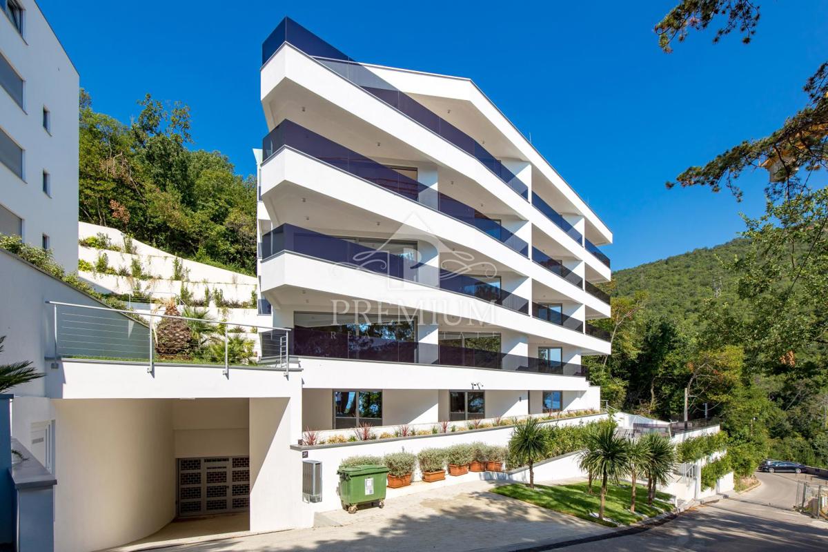 PENTHOUSE S PREKRASNIM RAZGLEDOM, DVIGALOM, GARAŽO