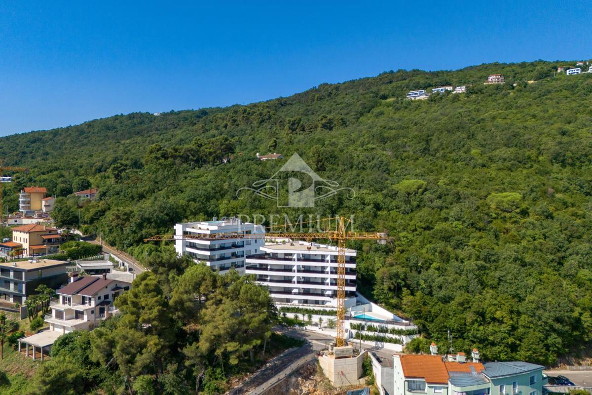 PENTHOUSE S PREKRASNIM RAZGLEDOM, DVIGALOM, GARAŽO