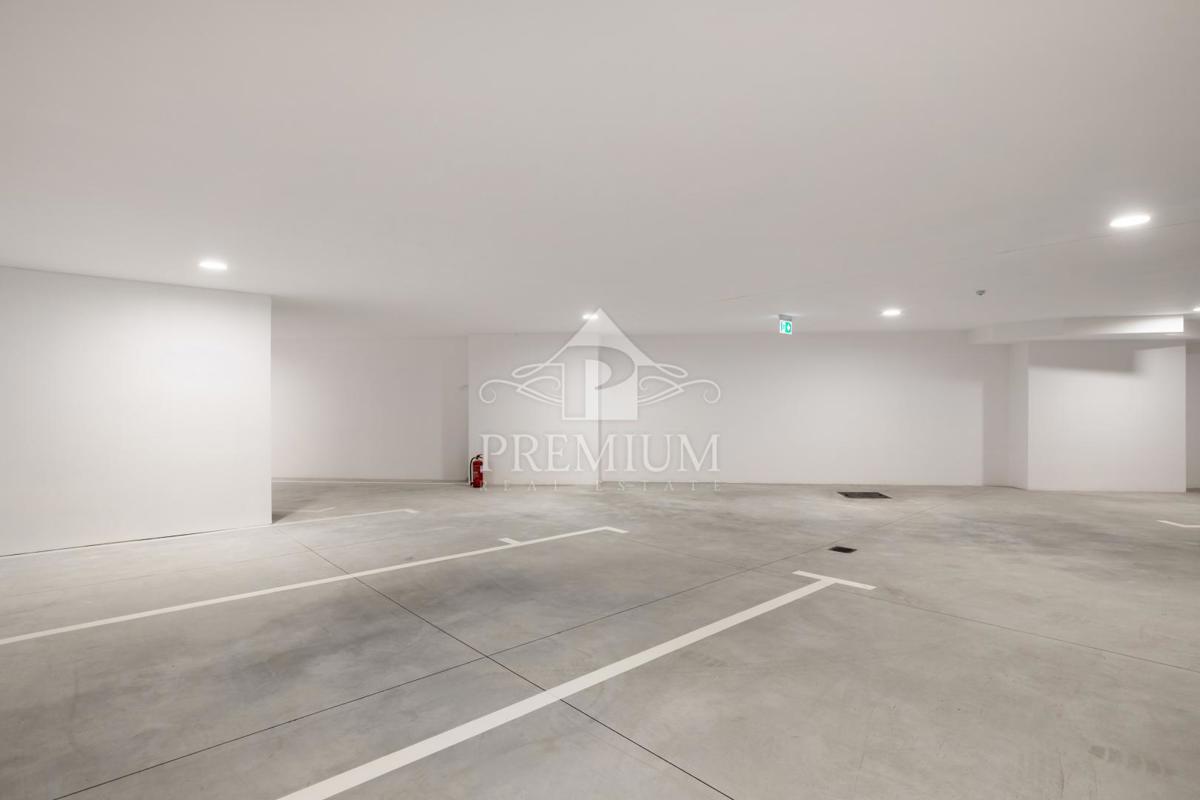 PENTHOUSE S PREKRASNIM RAZGLEDOM, DVIGALOM, GARAŽO