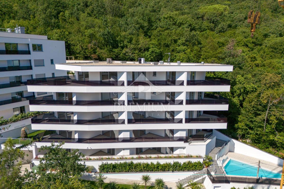 PENTHOUSE S PREKRASNIM RAZGLEDOM, DVIGALOM, GARAŽO