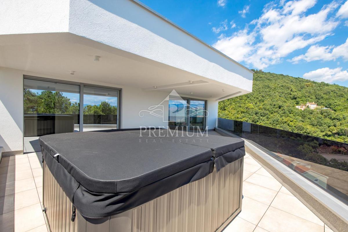 PENTHOUSE S PREKRASNIM RAZGLEDOM, DVIGALOM, GARAŽO