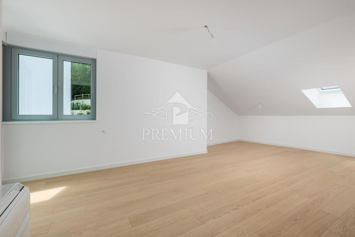 PENTHOUSE S PREKRASNIM RAZGLEDOM, DVIGALOM, GARAŽO