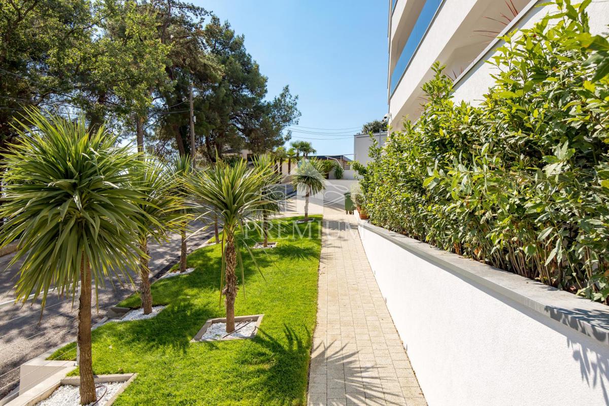 PENTHOUSE S PREKRASNIM RAZGLEDOM, DVIGALOM, GARAŽO