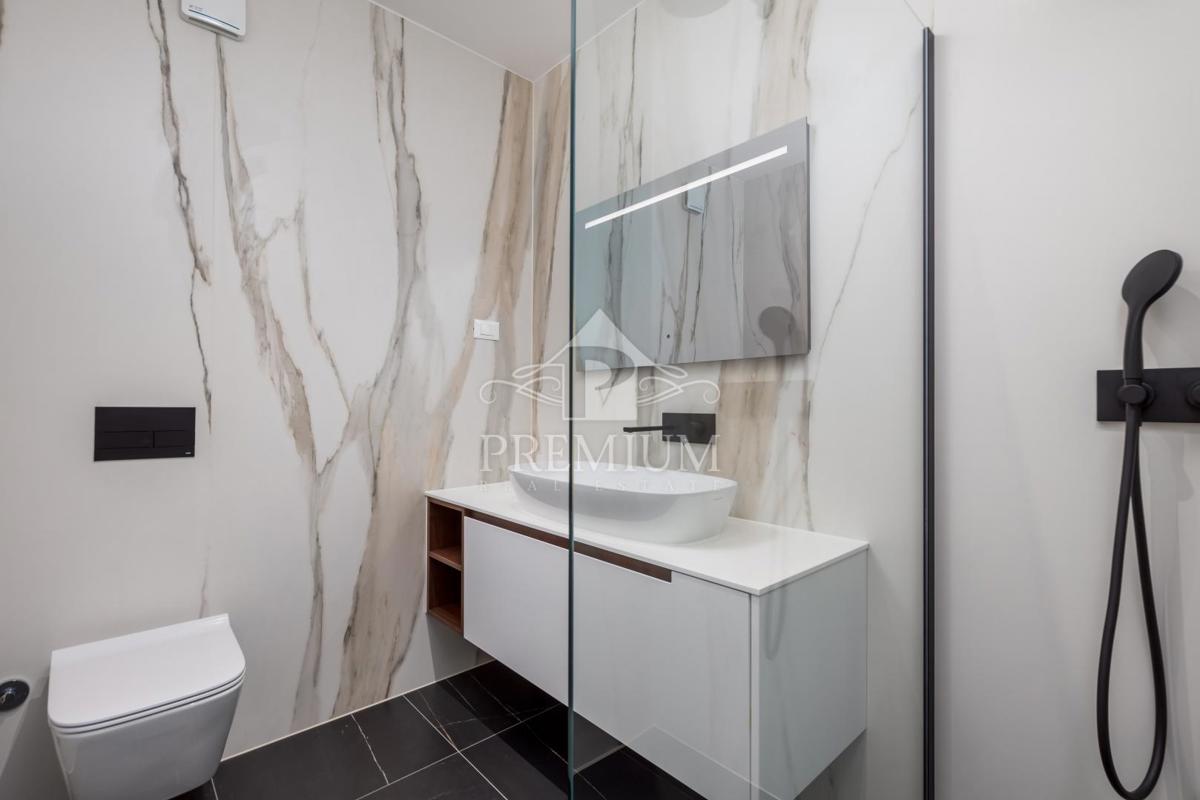 PENTHOUSE S PREKRASNIM RAZGLEDOM, DVIGALOM, GARAŽO