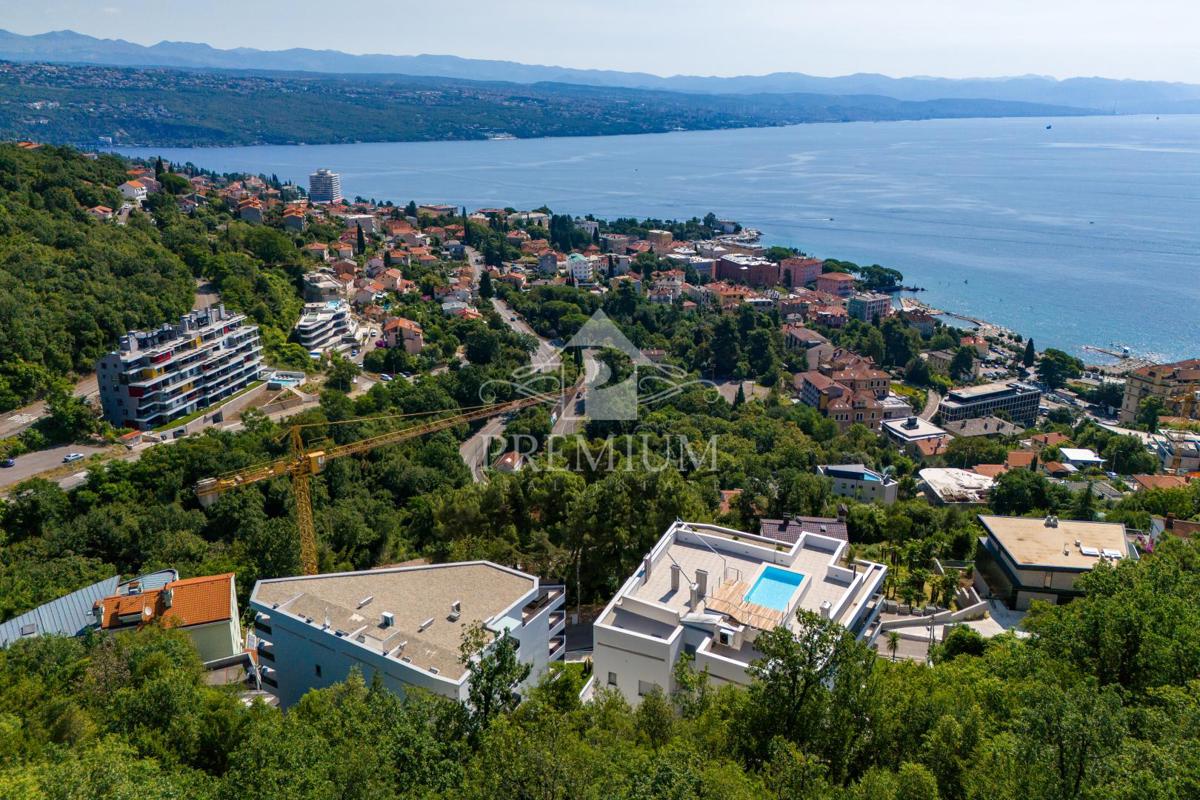 PENTHOUSE S PREKRASNIM RAZGLEDOM, DVIGALOM, GARAŽO