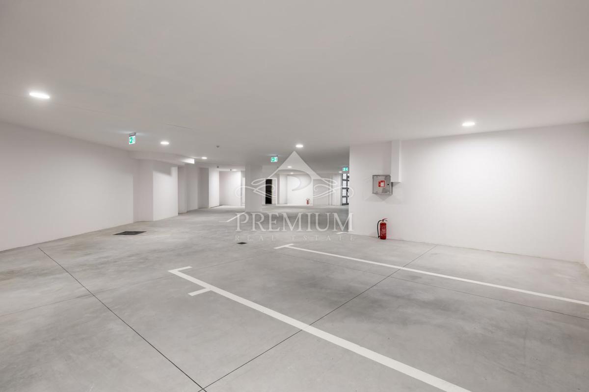 PENTHOUSE S PREKRASNIM RAZGLEDOM, DVIGALOM, GARAŽO