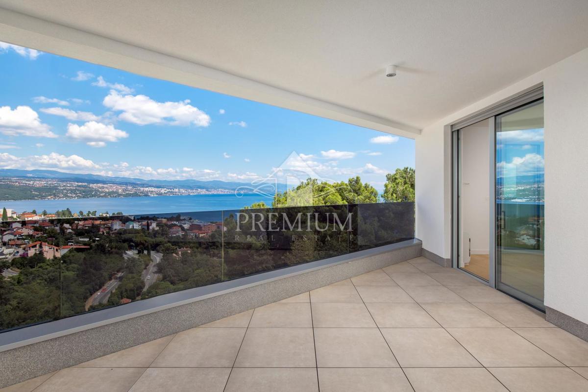 PENTHOUSE S PREKRASNIM RAZGLEDOM, DVIGALOM, GARAŽO