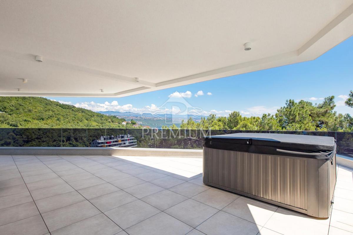 PENTHOUSE S PREKRASNIM RAZGLEDOM, DVIGALOM, GARAŽO