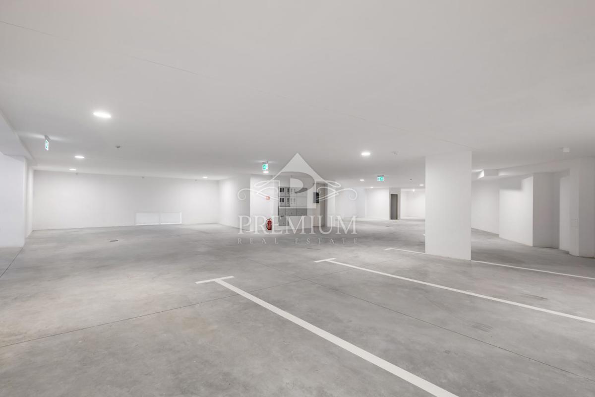 PENTHOUSE S PREKRASNIM RAZGLEDOM, DVIGALOM, GARAŽO