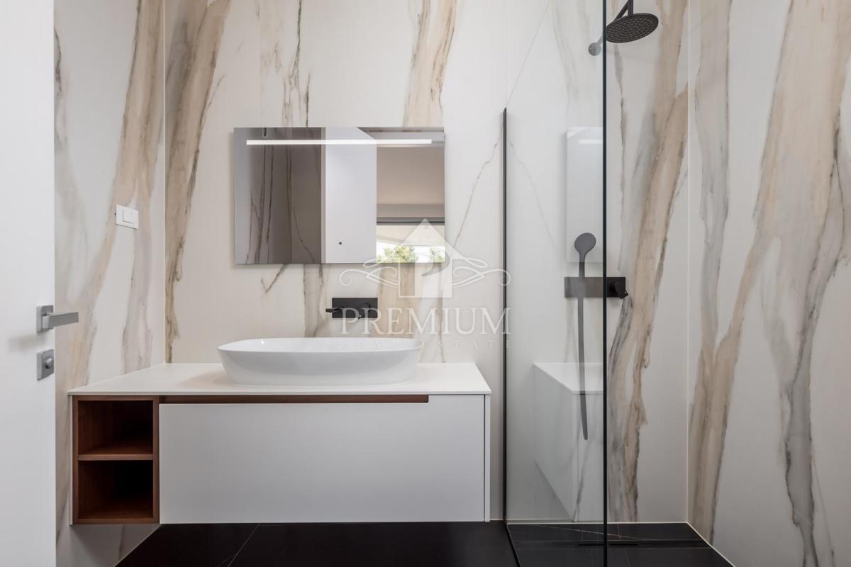 PENTHOUSE S PREKRASNIM RAZGLEDOM, DVIGALOM, GARAŽO