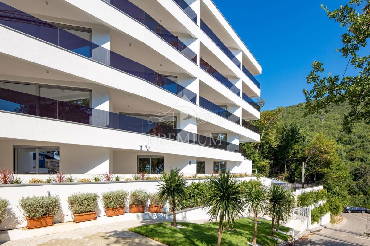 PENTHOUSE S PREKRASNIM RAZGLEDOM, DVIGALOM, GARAŽO