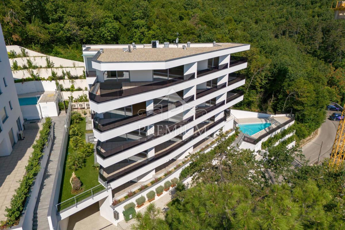 PENTHOUSE S PREKRASNIM RAZGLEDOM, DVIGALOM, GARAŽO