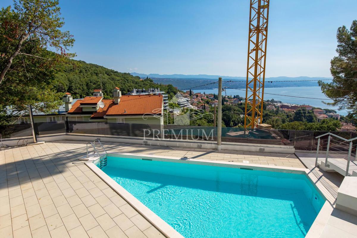 PENTHOUSE S PREKRASNIM RAZGLEDOM, DVIGALOM, GARAŽO