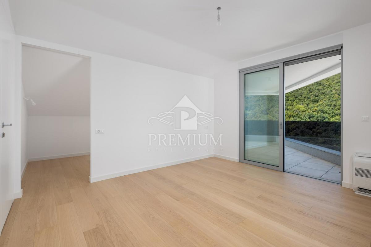 PENTHOUSE S PREKRASNIM RAZGLEDOM, DVIGALOM, GARAŽO