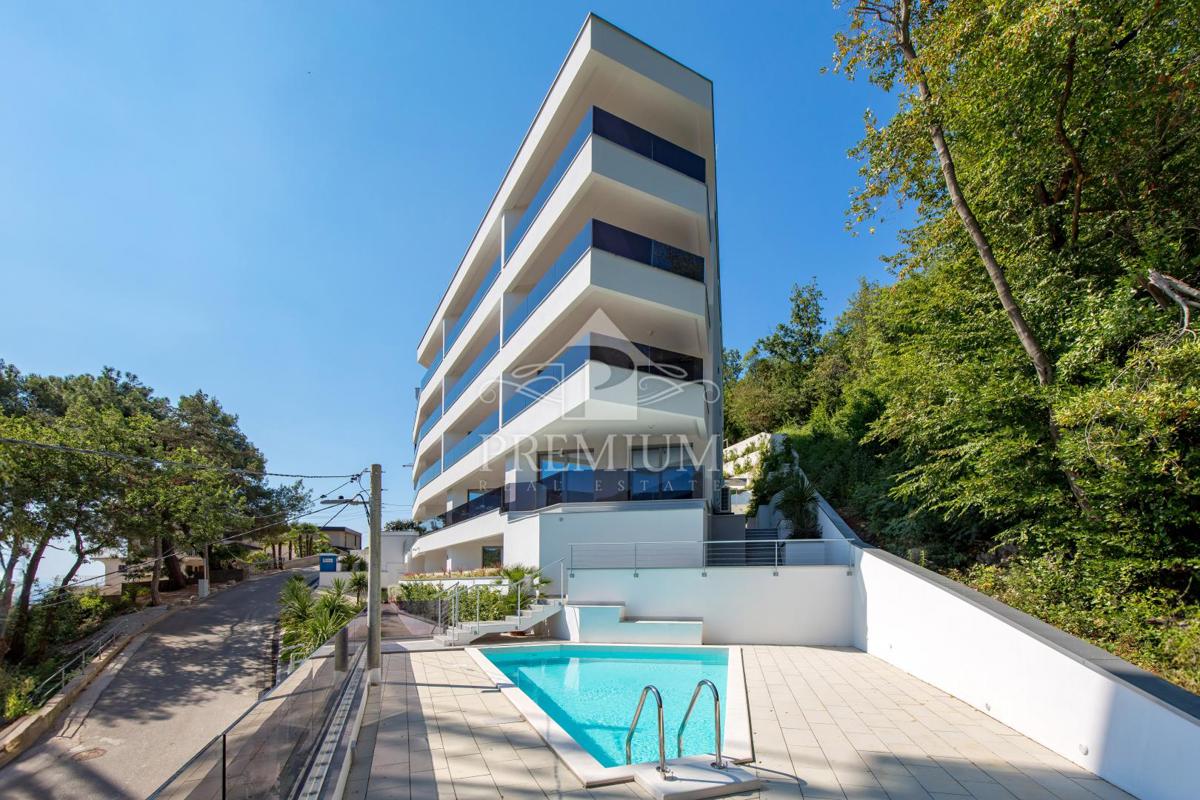 PENTHOUSE S PREKRASNIM RAZGLEDOM, DVIGALOM, GARAŽO