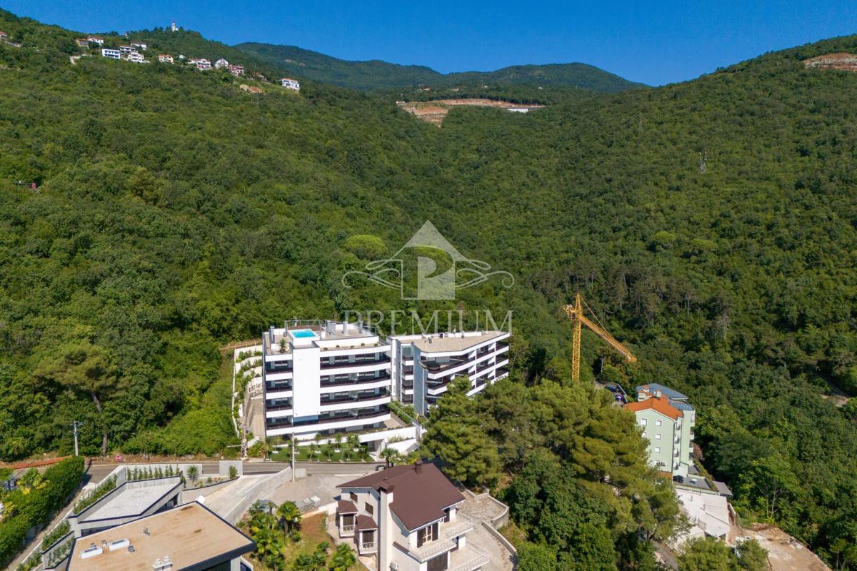 PENTHOUSE S PREKRASNIM RAZGLEDOM, DVIGALOM, GARAŽO