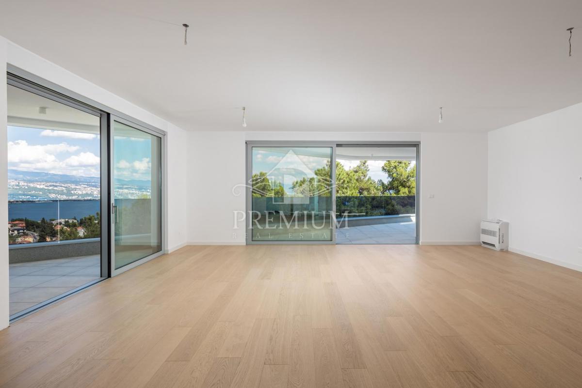 PENTHOUSE S PREKRASNIM RAZGLEDOM, DVIGALOM, GARAŽO