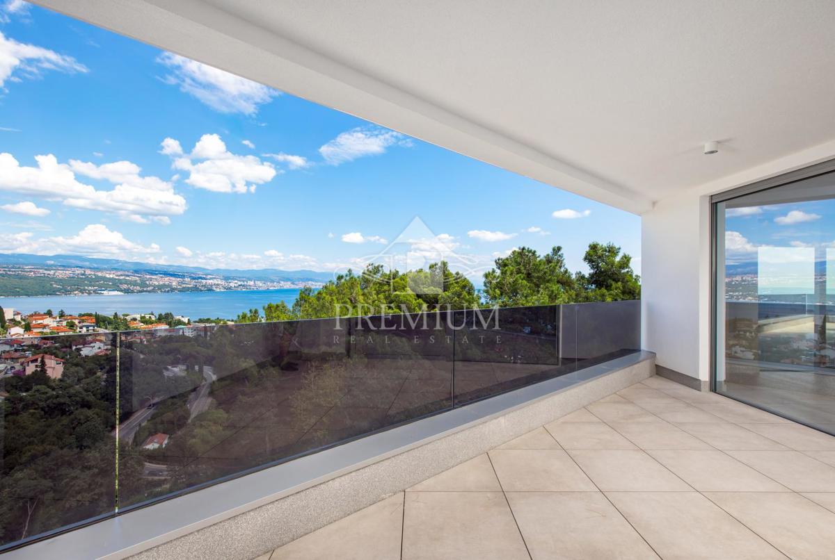 PENTHOUSE S PREKRASNIM RAZGLEDOM, DVIGALOM, GARAŽO