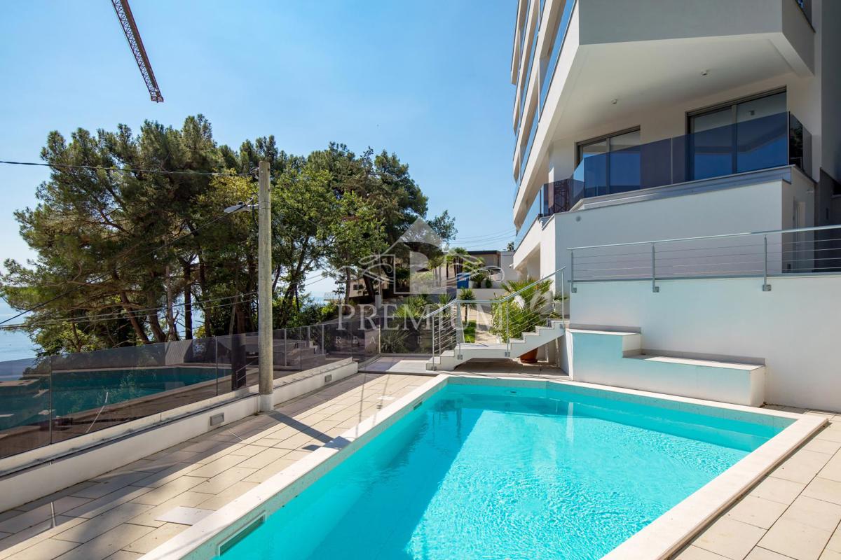 PENTHOUSE S PREKRASNIM RAZGLEDOM, DVIGALOM, GARAŽO