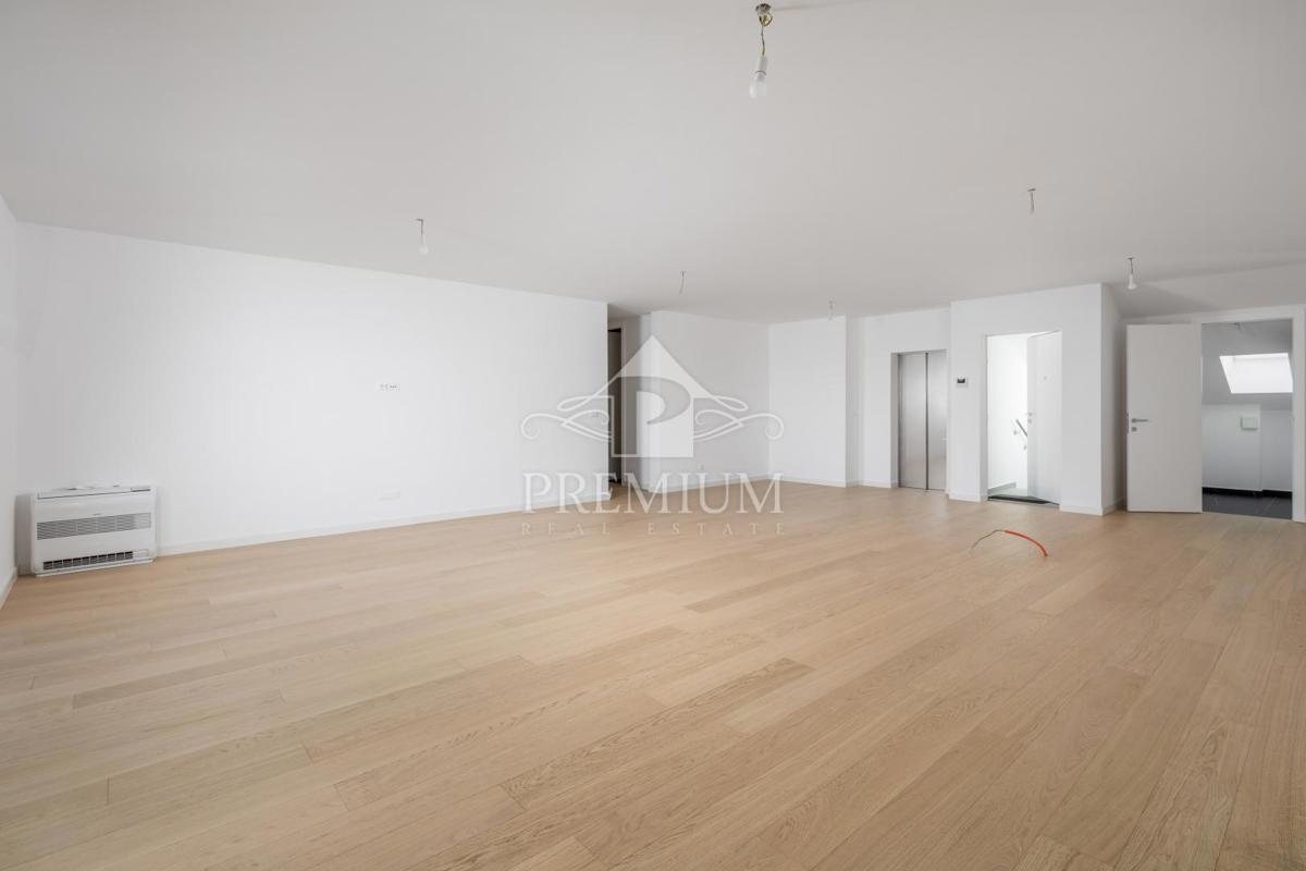 PENTHOUSE S PREKRASNIM RAZGLEDOM, DVIGALOM, GARAŽO