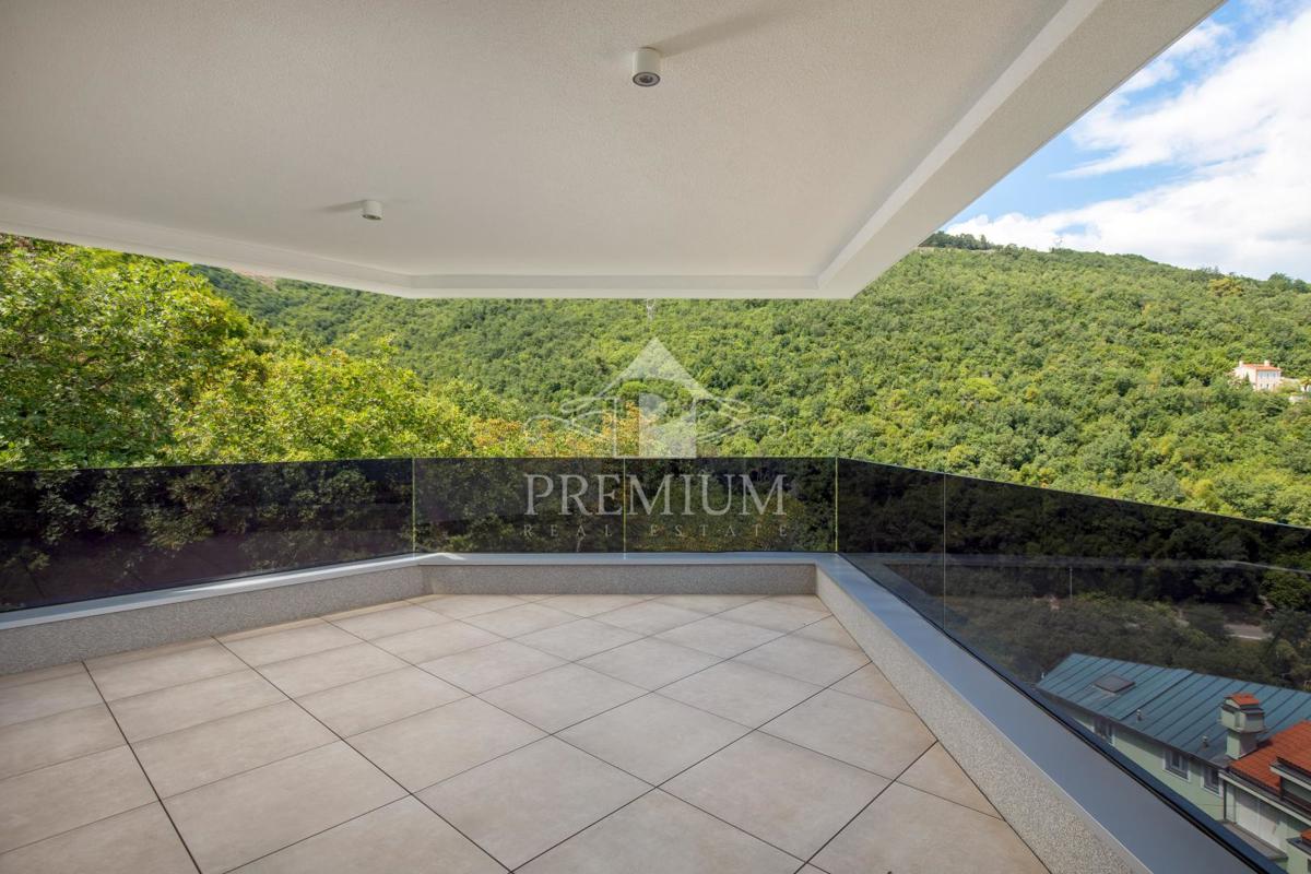 PENTHOUSE S PREKRASNIM RAZGLEDOM, DVIGALOM, GARAŽO