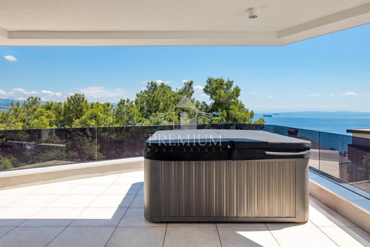 PENTHOUSE S PREKRASNIM RAZGLEDOM, DVIGALOM, GARAŽO