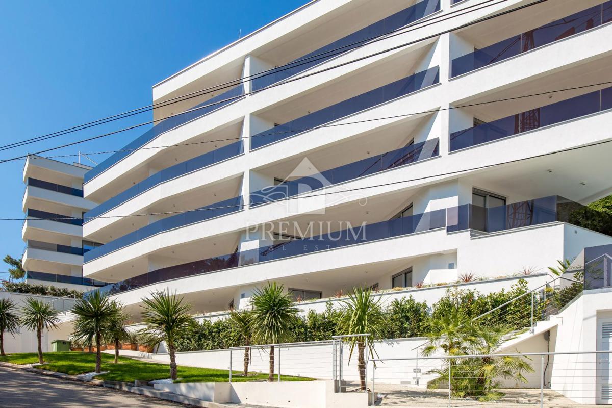 PENTHOUSE S PREKRASNIM RAZGLEDOM, DVIGALOM, GARAŽO