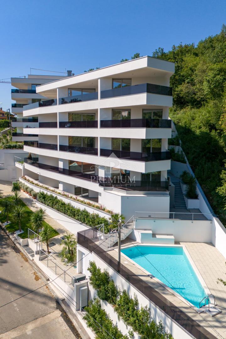 PENTHOUSE S PREKRASNIM RAZGLEDOM, DVIGALOM, GARAŽO