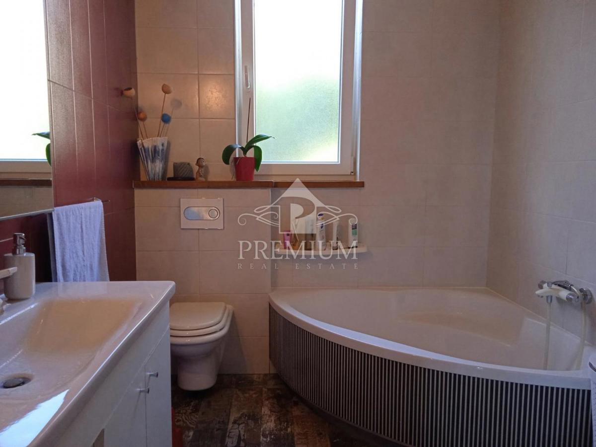 APARTMA 54,69 m2, PARKIRIŠČE, BLIZINA MORJA IN CENTRA