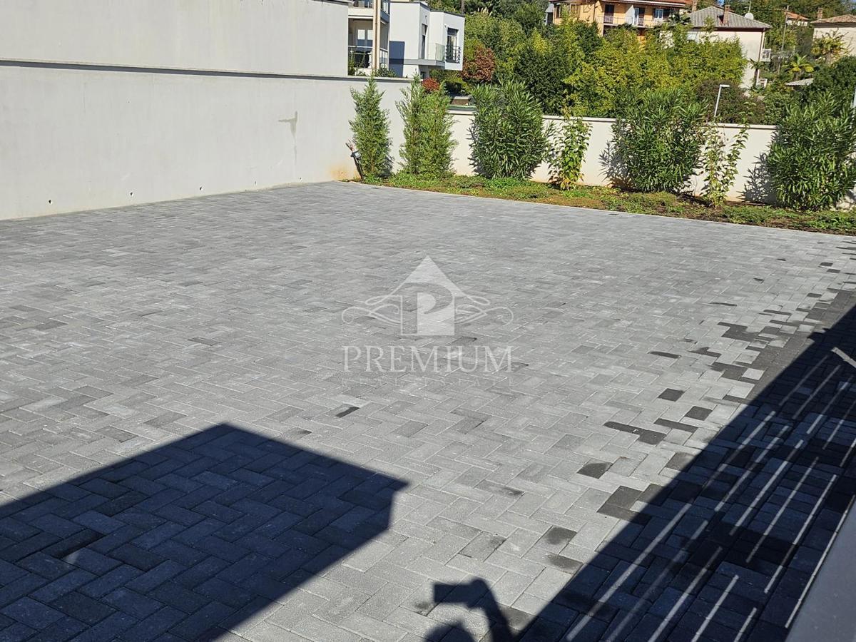 APARTMA Z BAZENOM IN RAZGLEDOM, PARKIRIŠČE, ZGRAJENO 2025