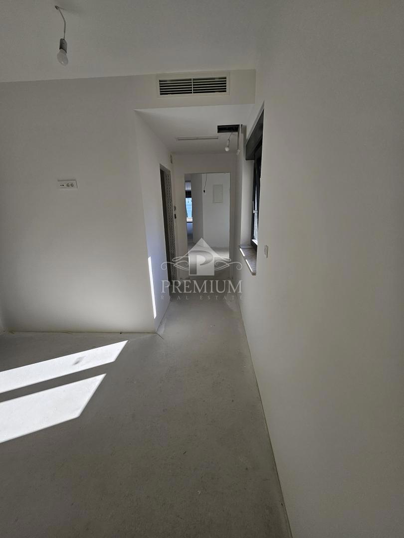 APARTMA Z BAZENOM IN RAZGLEDOM, PARKIRIŠČE, ZGRAJENO 2025