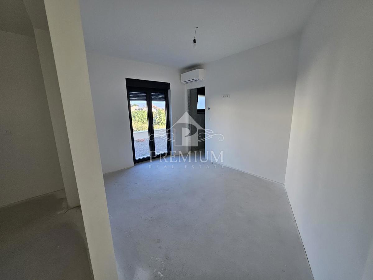 APARTMA Z BAZENOM IN RAZGLEDOM, PARKIRIŠČE, ZGRAJENO 2025